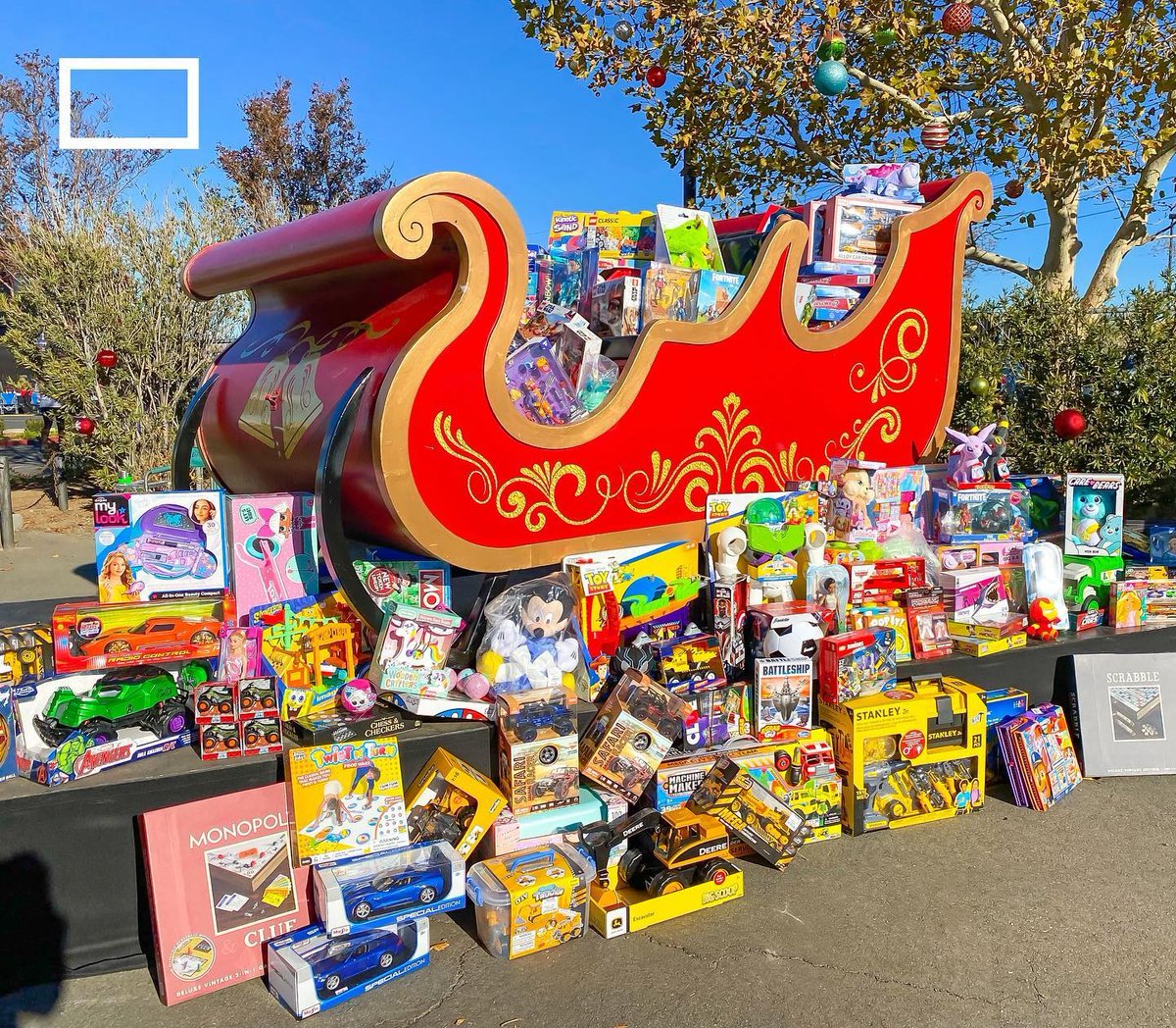 Who doesn’t love a full sleigh?! 🛷🎄 Thanks to @PorscheSantaClarita + @PassionProject_LA and @Kiwaniseigla for helping to collect over 100 toys and gifts for children in Santa Clarita during the Cars &amp; Coffee Holiday Toy Drive.⁠