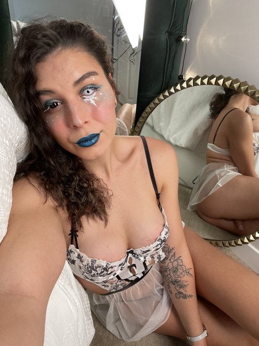 My mirror only shows the things you want the most, what do you want? 🪞 https://t.co/TXdJhCyuSz