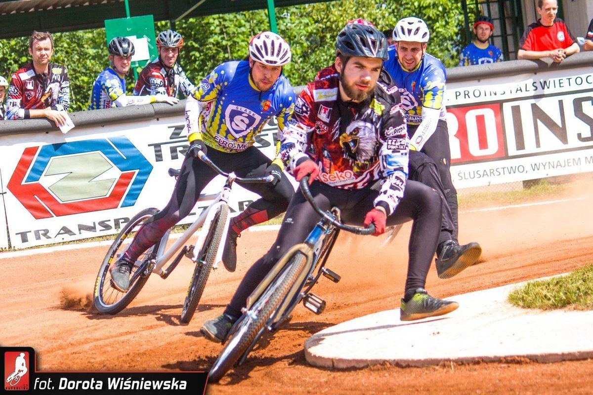 CSSuperliga's tweet photo. Obsada CS Superligi w sezonie 2022:
1. 🥇 Orzeł Gniezno
2. 🥈 MS Śląsk Świętochłowice
3. 🥉 TSŻ Toruń
4. Szarża Wrocław
5. 🔝 Mustang Żołędowo
6. 🔝 @DrwecaK 

#CSSuperliga
#speedrower
#cyclespeedway https://t.co/FOwMmx9dXJ