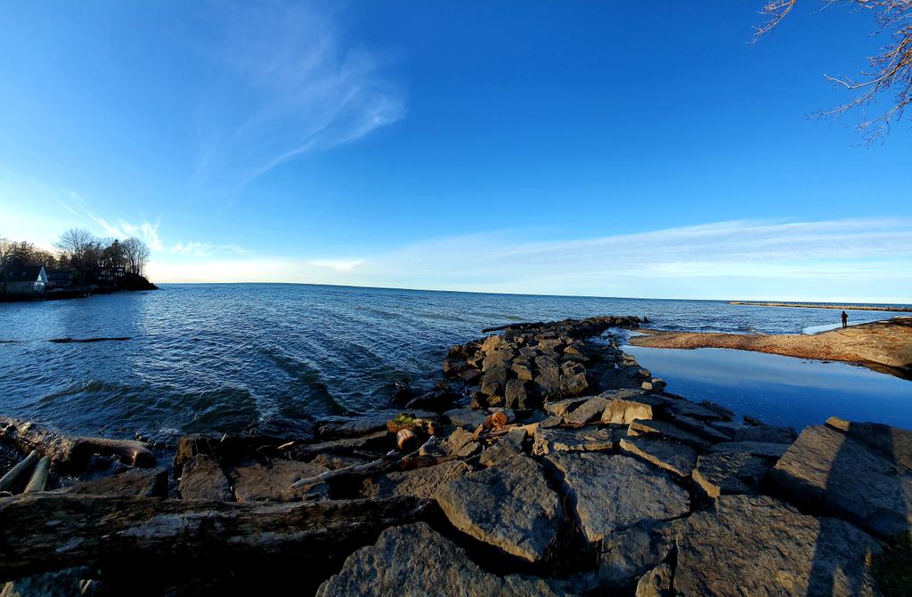 PlisDan's tweet photo. @13WHAM 
@scotthetsko 
@TownofWebsterNY 
@Webster Park Pier https://t.co/CNW55hGTxT