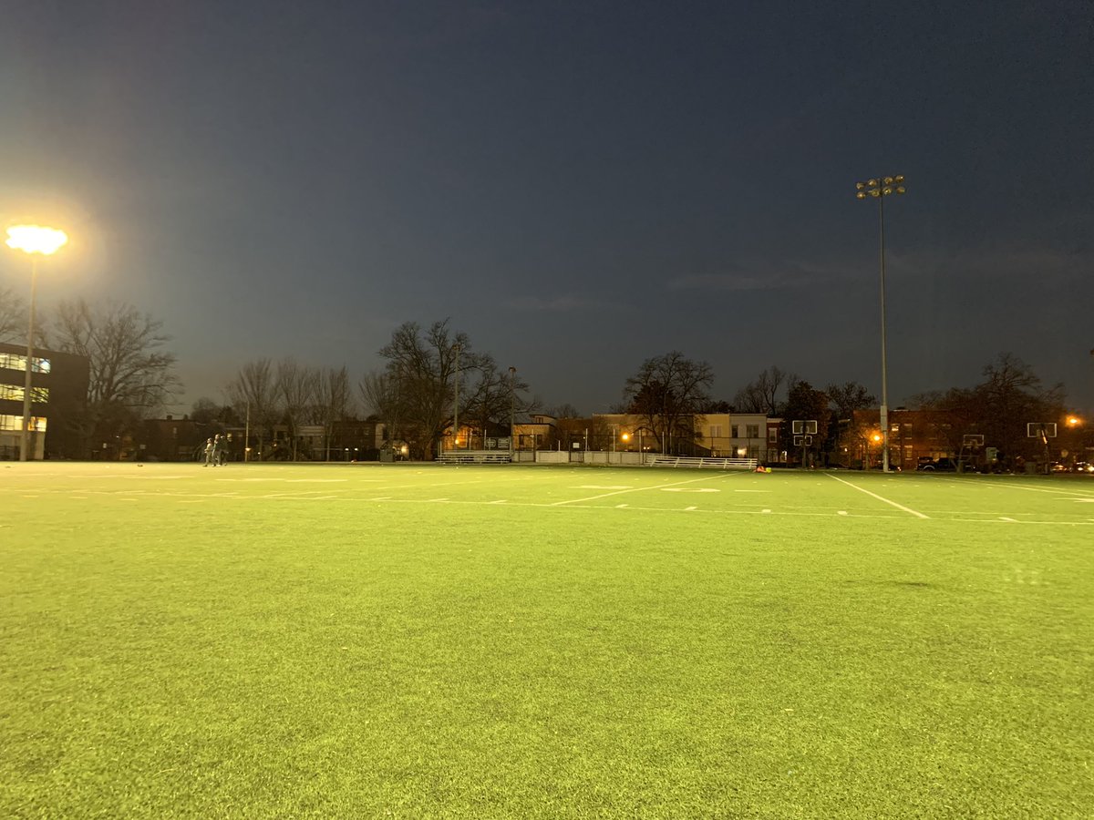 katyzthomas's tweet photo. @311DCgov @DCDPR  need a light fix over here. This is 1 of 2 lights dark. https://t.co/TxClXAU2TV