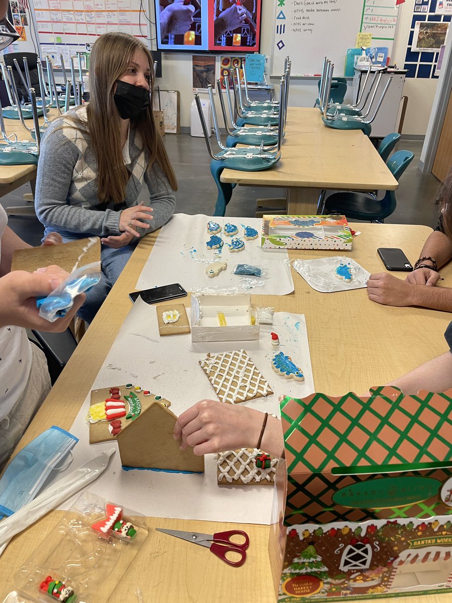 NAHS4AFHS's tweet photo. So much fun at our December social… A NAHS Gingerbread competition!!! @JenCave_73 @ArtwithHarkins @AFHSannounce @mattwight https://t.co/SULG3V3BHV