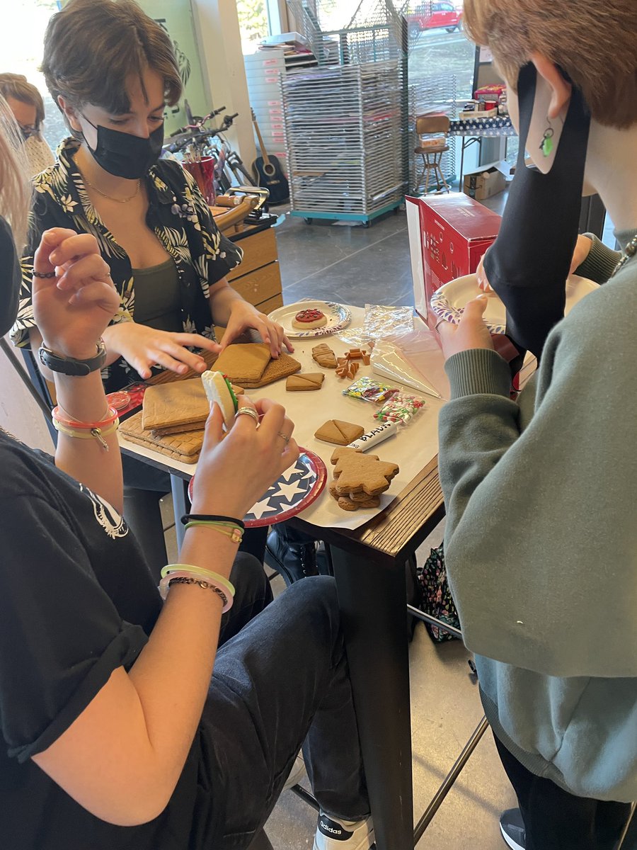 NAHS4AFHS's tweet photo. So much fun at our December social… A NAHS Gingerbread competition!!! @JenCave_73 @ArtwithHarkins @AFHSannounce @mattwight https://t.co/SULG3V3BHV