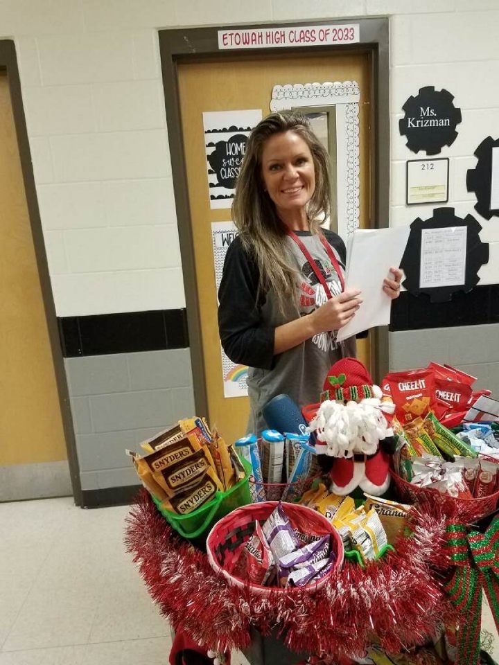 ccstempta's tweet photo. Thank you to all the Teachers and Staff for everything they do for our school.  Week of Cheer is in full effect.  
Thank you to all who donated and made this possible.
#WeekofCheer #Redhawkproud #clarkcreekpta https://t.co/CGUHvXReTk