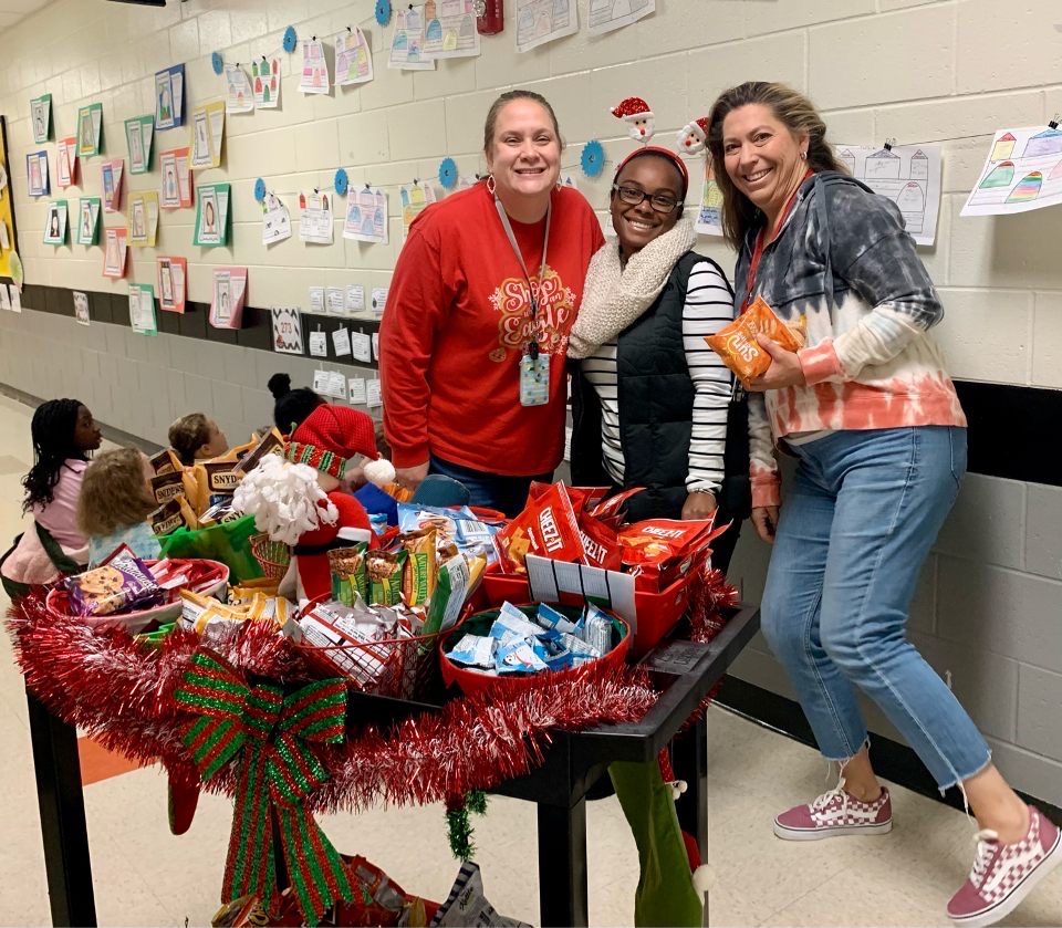 ccstempta's tweet photo. Thank you to all the Teachers and Staff for everything they do for our school.  Week of Cheer is in full effect.  
Thank you to all who donated and made this possible.
#WeekofCheer #Redhawkproud #clarkcreekpta https://t.co/CGUHvXReTk