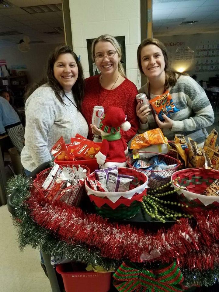 ccstempta's tweet photo. Thank you to all the Teachers and Staff for everything they do for our school.  Week of Cheer is in full effect.  
Thank you to all who donated and made this possible.
#WeekofCheer #Redhawkproud #clarkcreekpta https://t.co/CGUHvXReTk