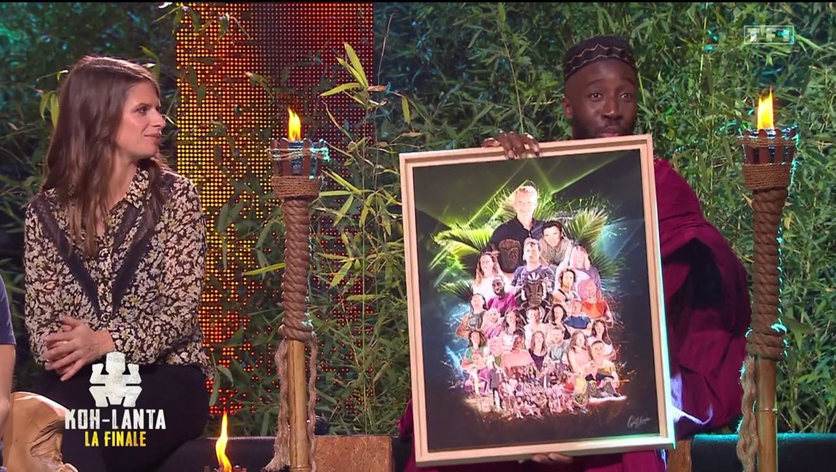 _lisakho's tweet photo. Denis on t’offre ce tableau connecté et avec ton portable tu pourras voir chaque moment où on a mangé #kohlanta #KohLantaLaLegende #KohLanta2021 https://t.co/ZbvSVLzPwZ