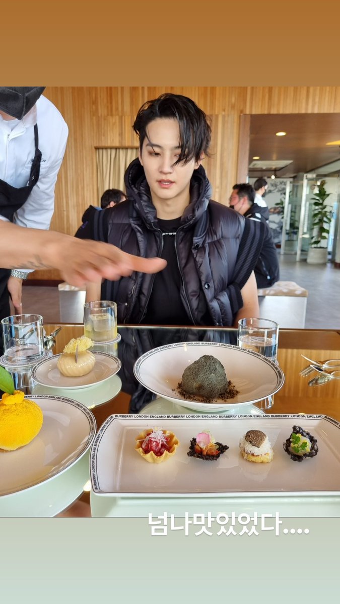 —Vía IG—

De cita con mi nutria bonita 💚 
📸: <a href="/ChoiYunye_B/">Youngjae🎗️</a>