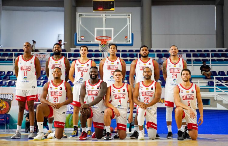 GuilloCarbonell's tweet photo. EQUIPO=FAMILIA 🏀💪🏆🖐

PENTACAMPEONES 

@HanselAtencia @The_bucket6 @SelemSafar @jrodrican03 @josimarAyarza10 @mauroynairobi @leyder_moreno @fer_lucena @titanes_baq https://t.co/tTC83cOITE