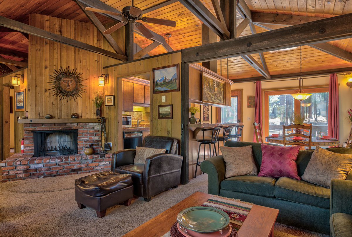 VPSunriver's tweet photo. Available NY Eve or Dec 15-24! Looking for a single level home base for your winter wonderland fun? Then check out 12 Muskrat Lane! This home has room for up to 5 guests, is located close to all your favorite Sunriver amenities and includes 6 SHARC passes! https://t.co/f55jVqH8uZ https://t.co/887coN63nf