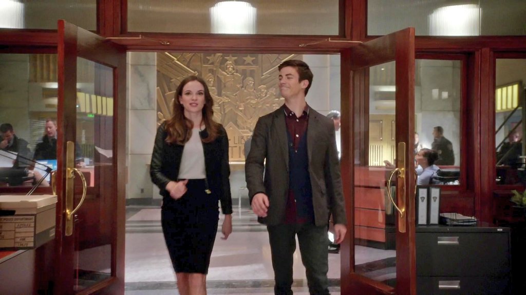 queenflames_'s tweet photo. S1 and S8 #snowbarry💙❤️ https://t.co/H5zr4WMXh3