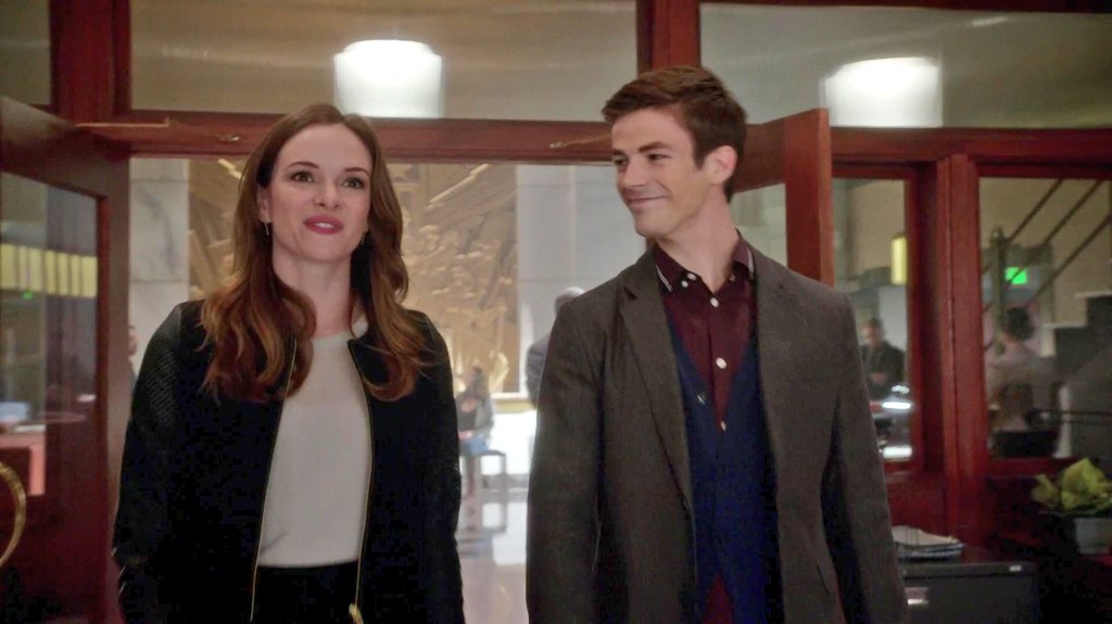 queenflames_'s tweet photo. S1 and S8 #snowbarry💙❤️ https://t.co/H5zr4WMXh3