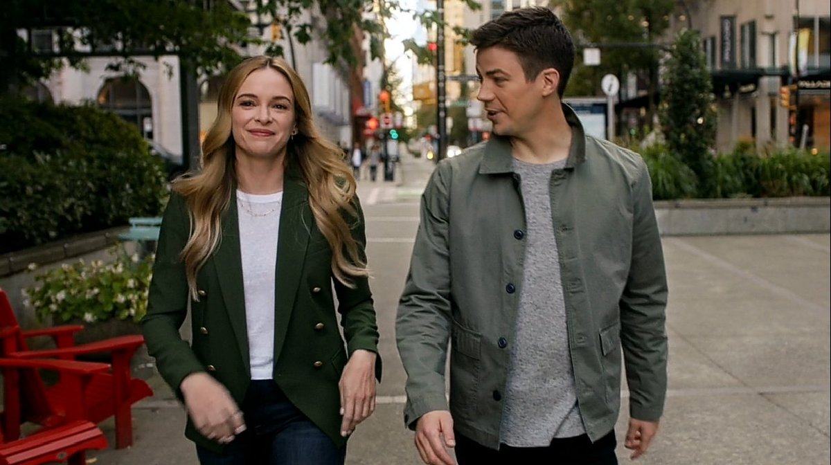 queenflames_'s tweet photo. S1 and S8 #snowbarry💙❤️ https://t.co/H5zr4WMXh3