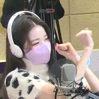 tiny_wonyoung's tweet photo. 🎺🎺 https://t.co/9wGaW4Oj7O