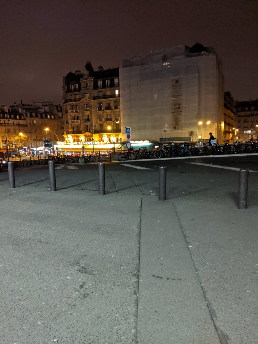 #Paris sans taxi #Gare de Lyon minuit