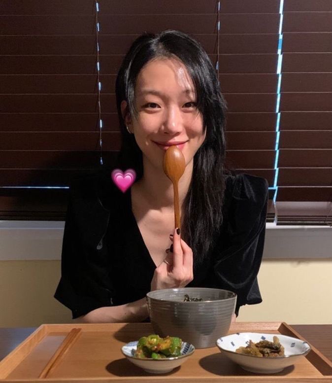 sorafile's tweet photo. she’s so cute https://t.co/pjJmpMYCo3