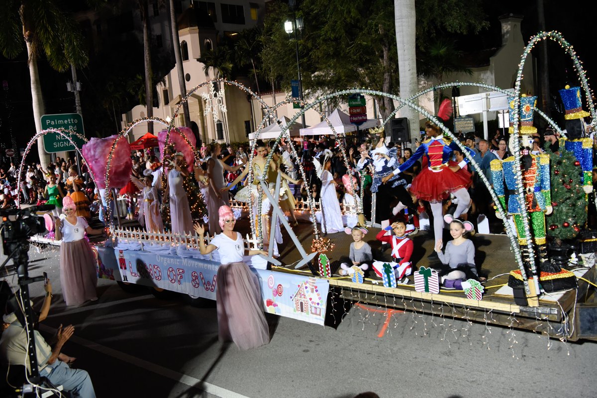 BocaRecreation's tweet photo. It was a fantastic night!
Thanks to everyone who came out to celebrate our 50th Holiday Street Parade last week. 

🏆Winners have been announced over on our Facebook page...TL for Twitter! And all the photos.📷
https://t.co/V8PoidN7go https://t.co/cwwLm2PLdF