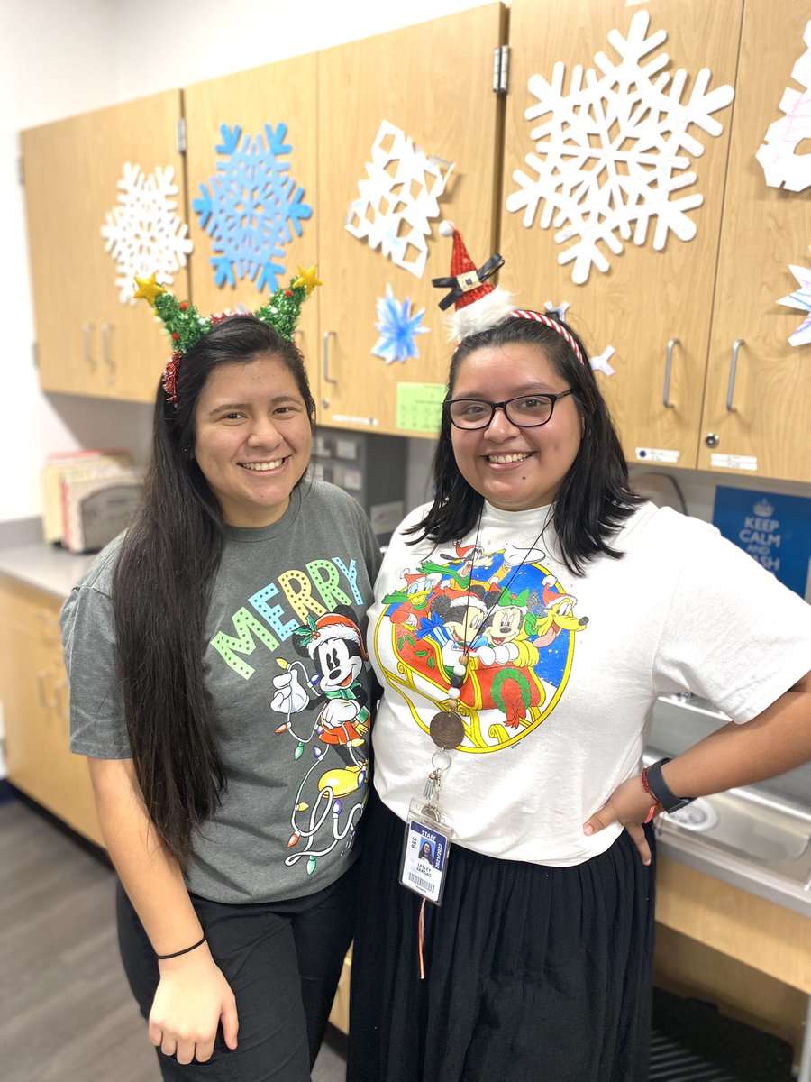 Big Shout Out to my Lucas for my super cute Disney Xmas Shirt 🎅🏻🎄 &amp; I got to unexpectedly match w / Ms. Vargas 💚