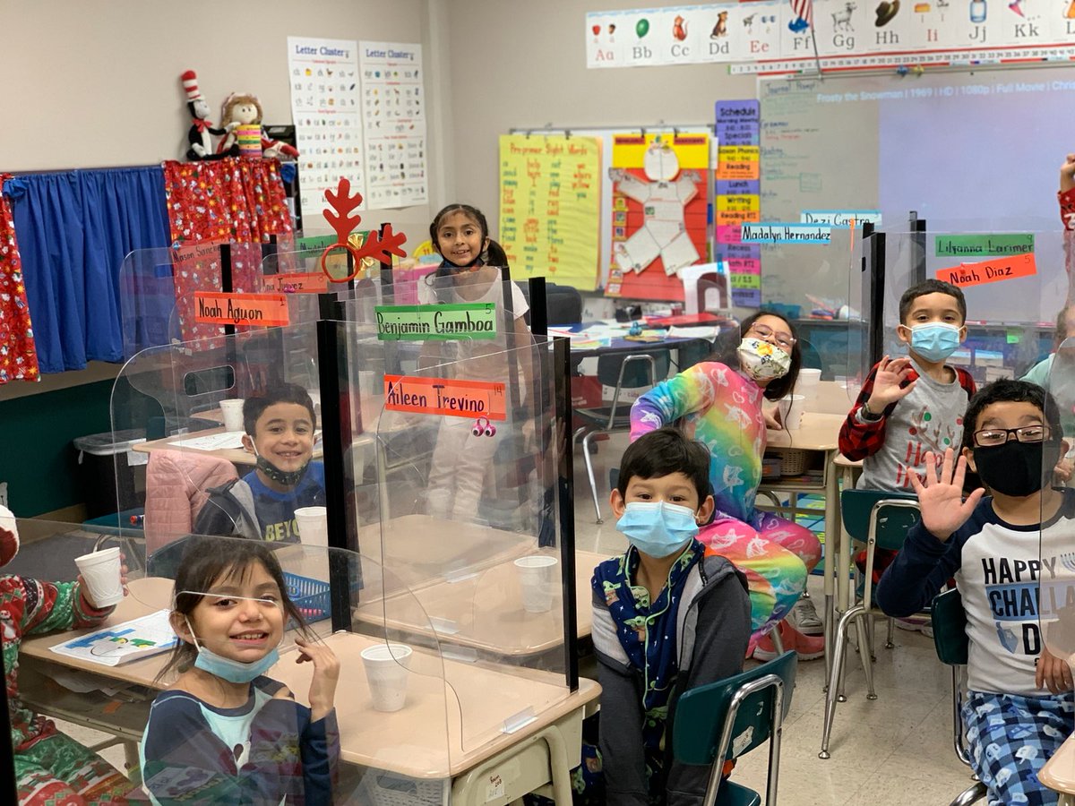Hot chocolate was served for pajama and Polar Express Day! 🎅☕️
📸: JT &amp; Miss Trevino
