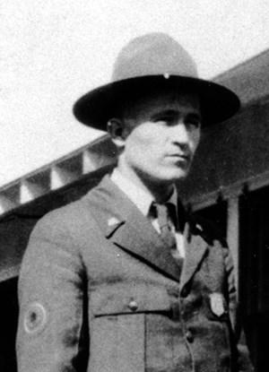 PTTDpod's tweet photo. Andrew tells us the story of James Alexander Cary, who served in the first World War before becoming a ranger with the National Park Service stationed in Hot Springs. In 1926, Cary arrested three bootleggers, one of them threatening to silence him. https://t.co/LDFY39vxNl