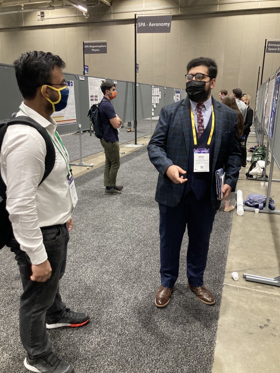 LiemohnSpace's tweet photo. Agnit Mukhopadhyay at his #agu21 poster presentation. @umclasp Go Agnit! https://t.co/hVuYhSpIej
