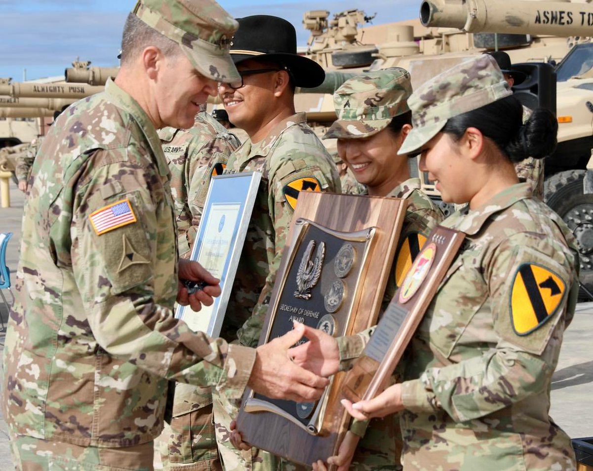 1stCavalryDiv's tweet photo. 3rd Battalion, 8th Cavalry Regiment was honored with a ceremony, presenting the #WarHorse Battalion with the  Secretary of Defense Award for Maintenance Excellence and the Army Award for Maintenance Excellence Award.
#FirstTeam #WinningMatters #LiveTheLegend https://t.co/D3Q8GF6Xiz