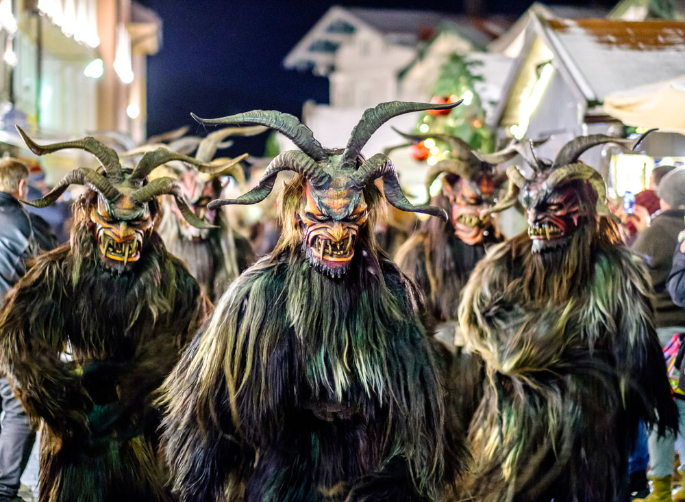 BeFirsttoKnow's tweet image. WATCH: Krampus Parade Delivers Nightmares for Christmas dlvr.it/SFNRGh