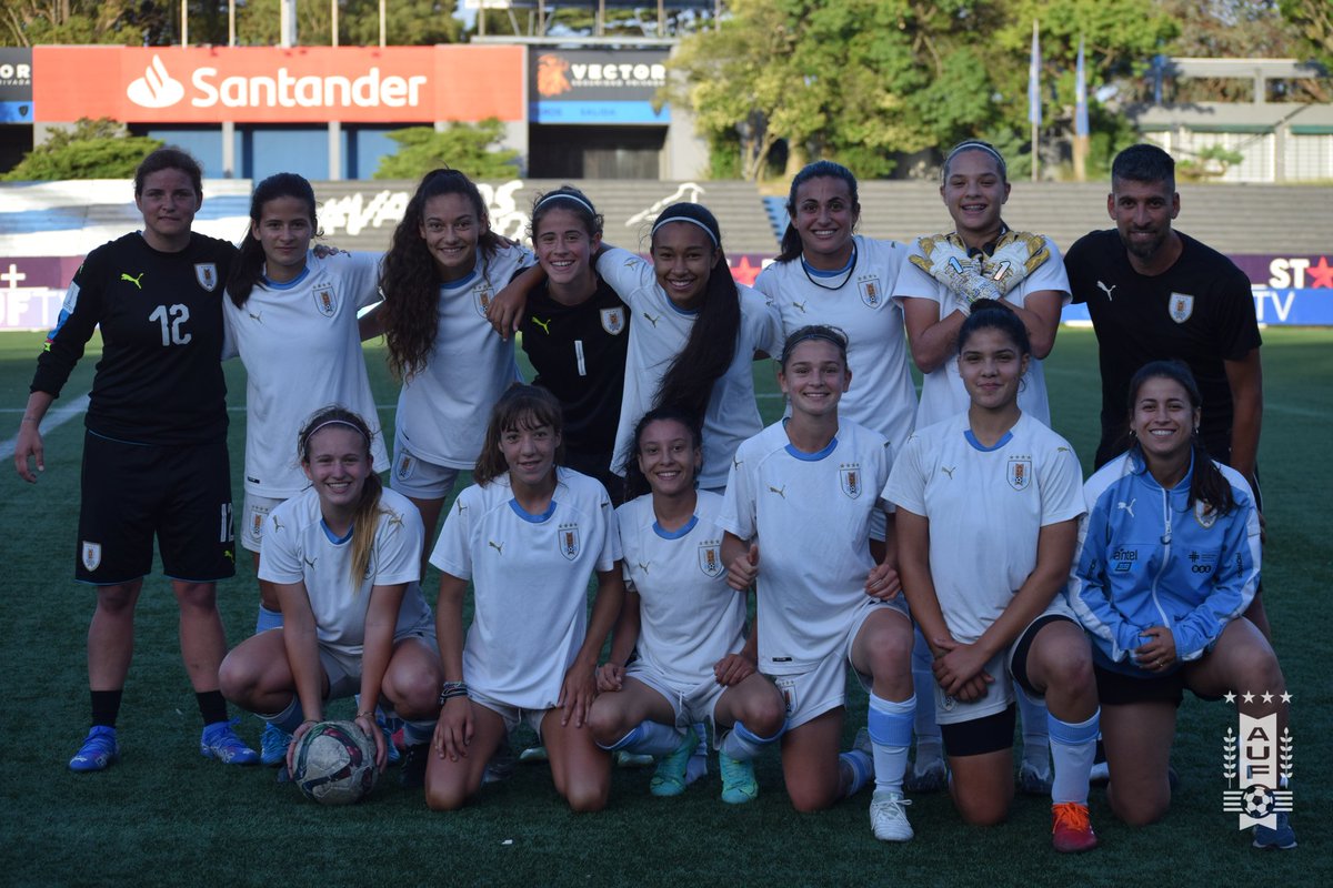 AUFfemenino's tweet photo. 🇺🇾 #Sub17

💪 El equipo ganador del fútbol informal. https://t.co/QEWYp1vPtn