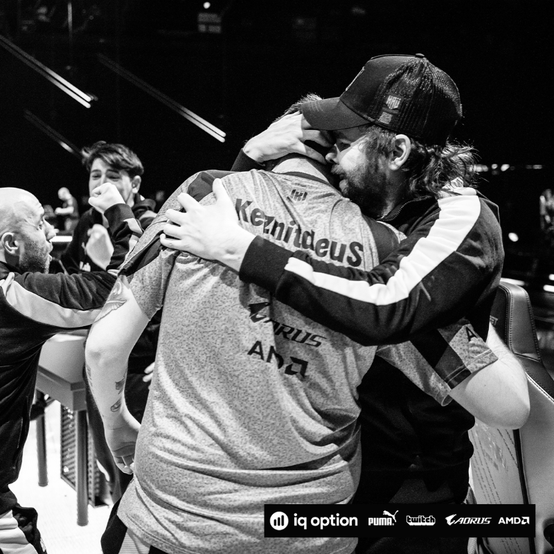 KRUesports's tweet photo. Ya en casa✨

Después de la hazaña, de hacer historia, de consagrarse TOP 4 DEL MUNDO. Nuestros muchachos ya se encuentran en casa.

Nos hicieron vibrar como nunca. Hicieron vibrar al mundo como el mundo no sabía que podía vibrar. Démosles el recibimiento que merecen 🤟 VAMOS KRÜ