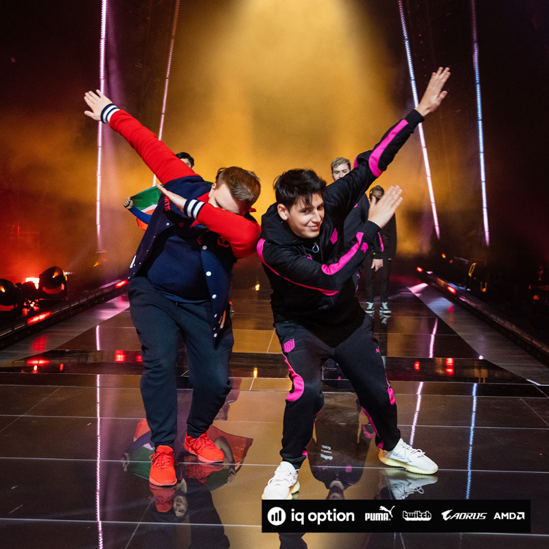 KRUesports's tweet photo. Ya en casa✨

Después de la hazaña, de hacer historia, de consagrarse TOP 4 DEL MUNDO. Nuestros muchachos ya se encuentran en casa.

Nos hicieron vibrar como nunca. Hicieron vibrar al mundo como el mundo no sabía que podía vibrar. Démosles el recibimiento que merecen 🤟 VAMOS KRÜ