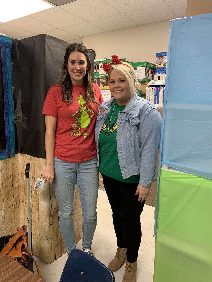 MsQuillman's tweet photo. While delivering some books to @ReadinWithEden I got to see one of my faves, @Miss_Gordon3 !!! #thegrinch #RISDLitandInt #TRAinRISD https://t.co/Y6EJCCtofu