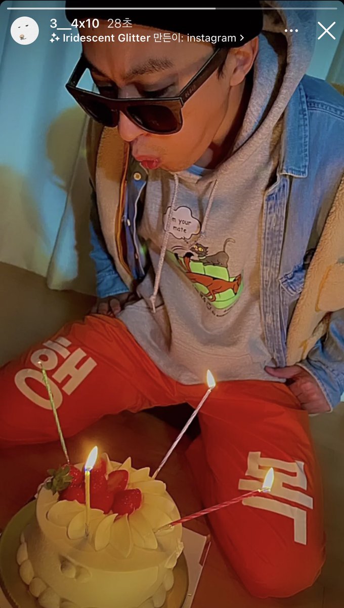 zzinpro's tweet photo. 아무래도.. 옷 기워 입으시는 것 같지 https://t.co/rQToBpwrMc