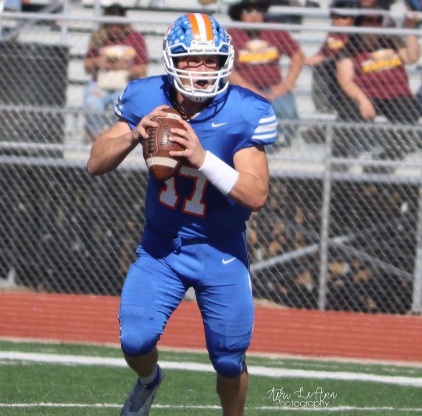 Congrats to P.C., the winner of the 2021 NM high school football quarterback of the year award! <a href="/LLHSTigers/">Los Lunas High School</a> <a href="/LLTigerSports/">Los Lunas Tigers</a> <a href="/vhsjags/">Valencia High School</a> <a href="/liveloslunas/">LiveLosLunas</a> <a href="/Valencia_County/">Valencia County NM</a> <a href="/lunas_los/">Los Lunas Schools Personnel Department</a> <a href="/LLS_SPSV/">LLS Special Services</a> 
 #nmpreps #NMQB