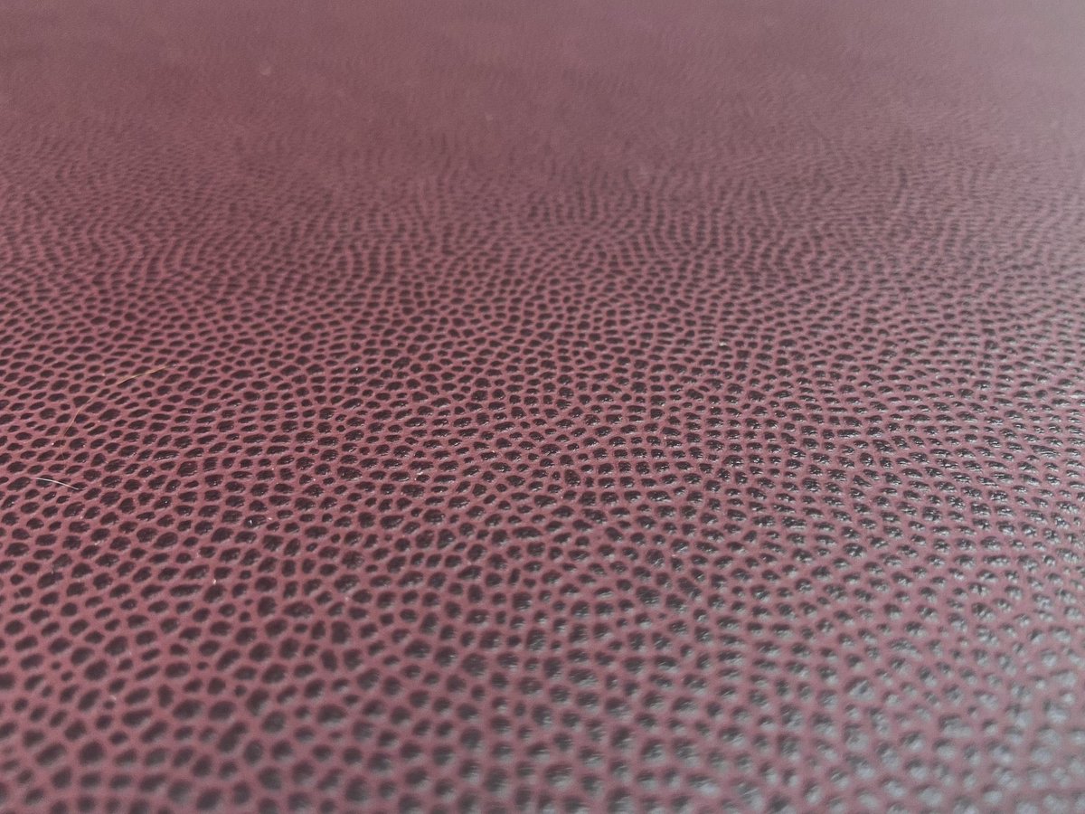 GHLeathers's tweet photo. Limited Edition Cow Sides in 7 colours available in store and online. Special price of £40 for 25 sq ft. 💫

#GHLeathers #Leather #CowHide #LambSkin #SheepSkin #VegTan #LeatherCraft #LeatherBags #Leatherwork https://t.co/GnDIqP3hDG