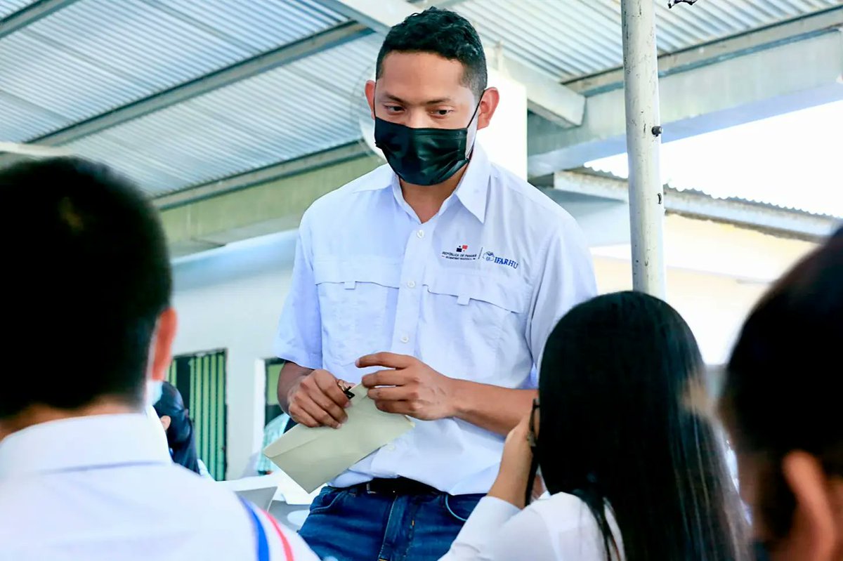 Cañazas ha sido un distrito con muchas limitaciones y pobreza;en estos años el plan colmena le ha brindado oportunidades a nuestros estudiantes de cañazas
Hoy sus 3 primeros puestos fueron becados al 100% 1re puesto estudiará Medicina, 2do Odontología y 3ro Urgencias médicas.