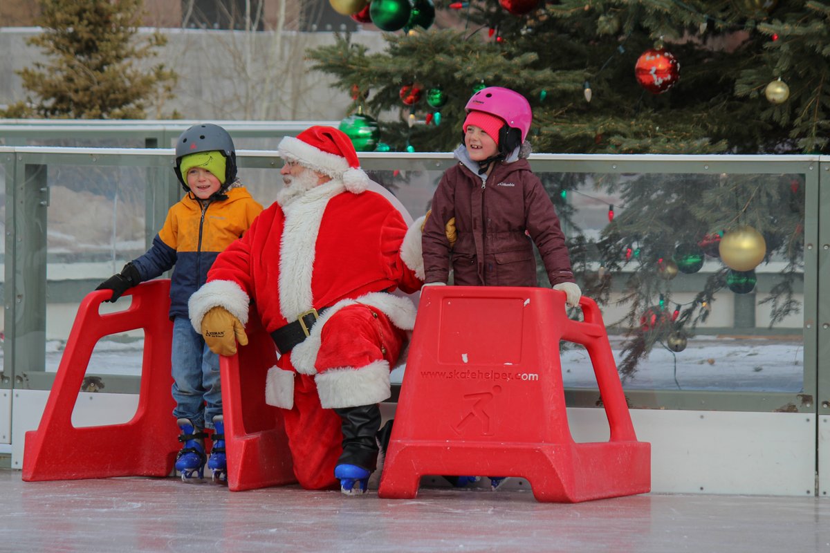 DavidStStation's tweet photo. 🎅LAST CHANCE🎅 to Skate with Santa will be this Saturday, December 18th, from 1:00 PM - 3:00 PM. Along with skating, we will have a fun craft for kiddos, sponsored by Artisan Alley (while supplies last). Come have a holly jolly time with us! ❄️ https://t.co/yYZNy1pexe