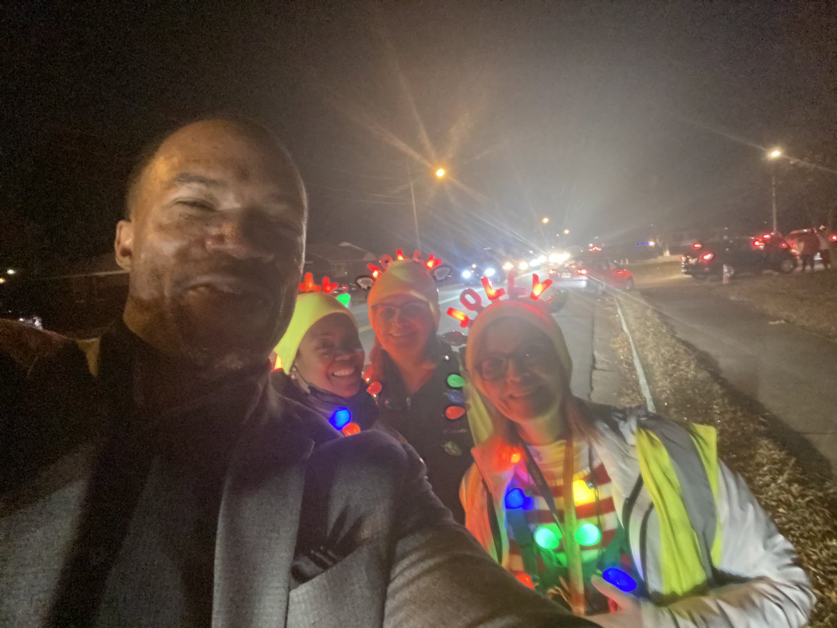 drjbg3's tweet photo. The energy is contagious at The Tacky Drive By Garden of Lights @WeAreBTWE!! I love the school spirit and positivity of the staff as they were “lit up” for the holidays! The car line was long too!!! #ElementaryFoundation #BuildingTheBestSPS 🎄 💡 https://t.co/CgwzKR3aQb