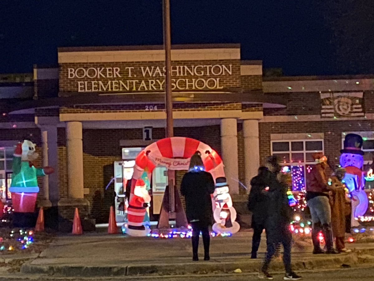 drjbg3's tweet photo. The energy is contagious at The Tacky Drive By Garden of Lights @WeAreBTWE!! I love the school spirit and positivity of the staff as they were “lit up” for the holidays! The car line was long too!!! #ElementaryFoundation #BuildingTheBestSPS 🎄 💡 https://t.co/CgwzKR3aQb