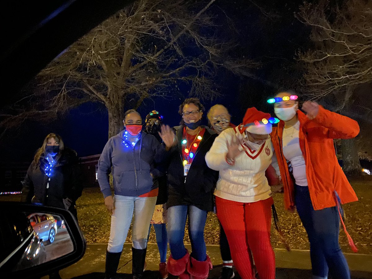 drjbg3's tweet photo. The energy is contagious at The Tacky Drive By Garden of Lights @WeAreBTWE!! I love the school spirit and positivity of the staff as they were “lit up” for the holidays! The car line was long too!!! #ElementaryFoundation #BuildingTheBestSPS 🎄 💡 https://t.co/CgwzKR3aQb
