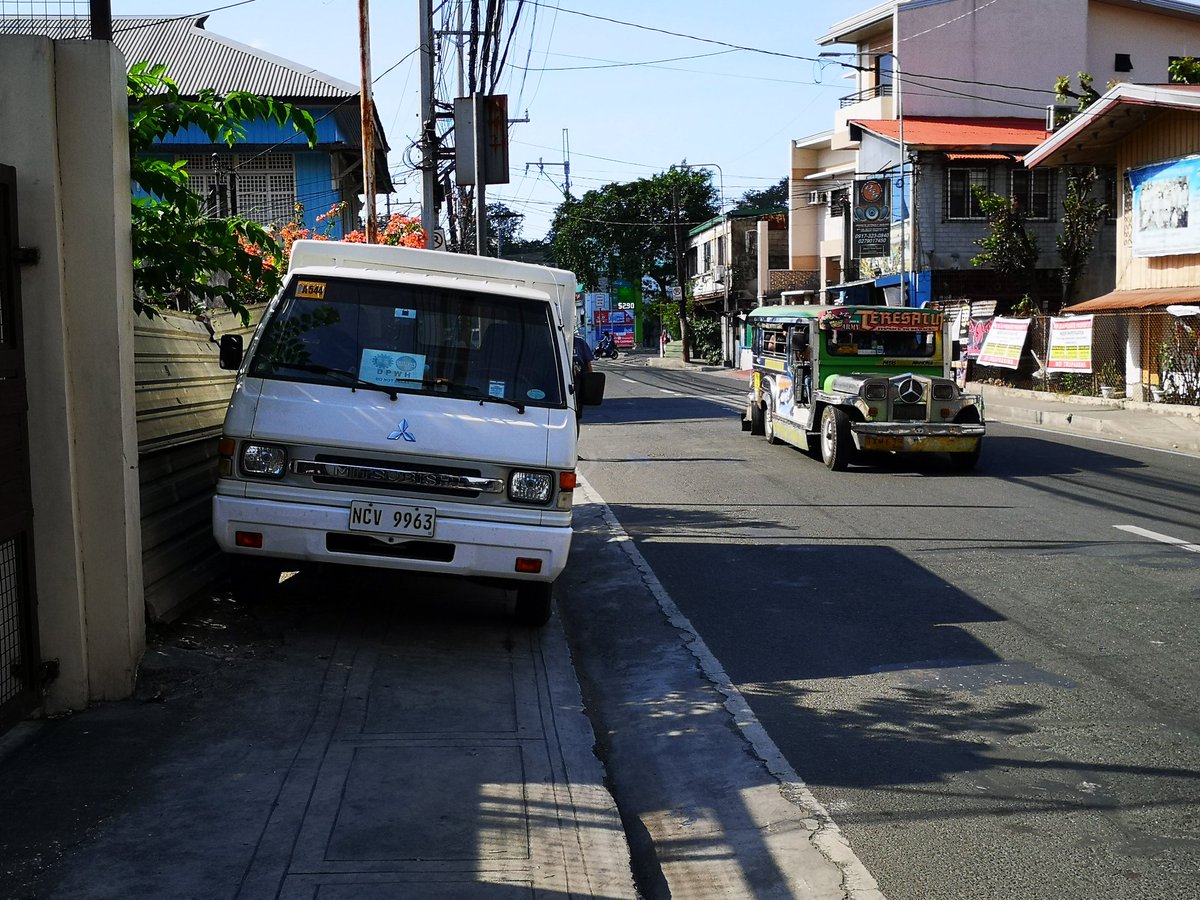 jimponce's tweet photo. @MMDA @PasigInfo @VicoSotto @LTFRB_Official  wala na po ba tayong enforcement ngayon? this car hasn't moved since Monday and habitually parks on this sidewalk beside our house. Illegal Parking at Dr. Sixto Antonio Ave near Sgt. P Bernardo St. dedma na lang po ba? #netizenswatch https://t.co/IuFsERLPdk