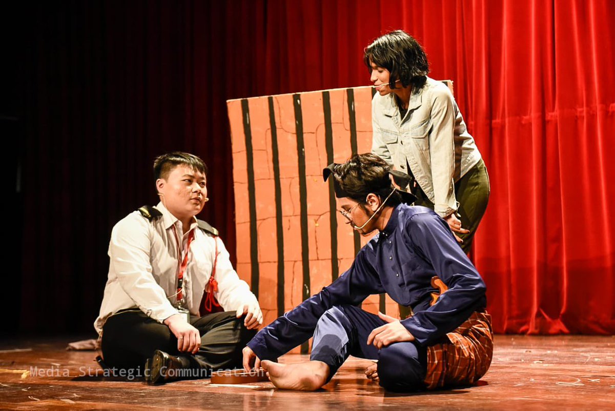 MohdShukriYajid's tweet photo. Splendid performance! Enjoyed the theatre production of "Robin, Seth and The 5 Legends" staged by students of School of Education &amp; Social Sciences. Bursts of talents among #MSUrians. @MsumalaysiaS @MSUmalaysia @MSUcollege @drnhisham https://t.co/anv4JhNdz5