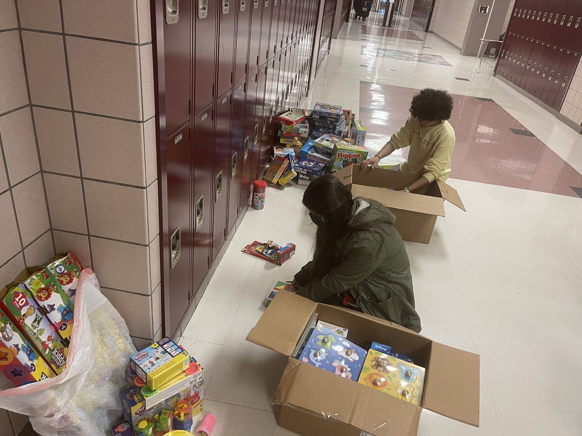 RHS_Eagles's tweet photo. Kason’s crew collecting toys tonight at RHS. We have the most generous district, city, and school! #ToyDrive @gisdengagement @RowlettStuCo https://t.co/zOfV6rLBgP