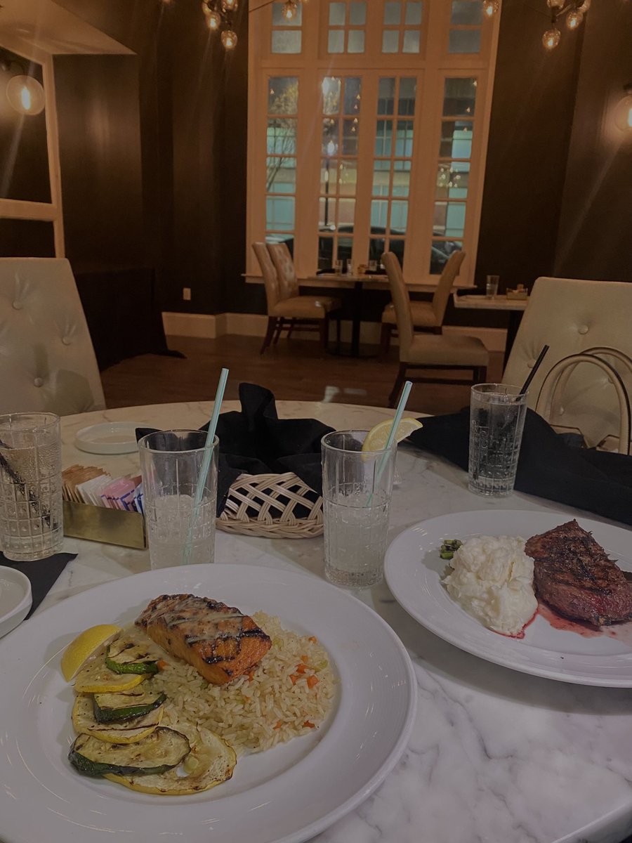 CEOkolbe's tweet photo. 🍾 https://t.co/XDOfLPZyh5