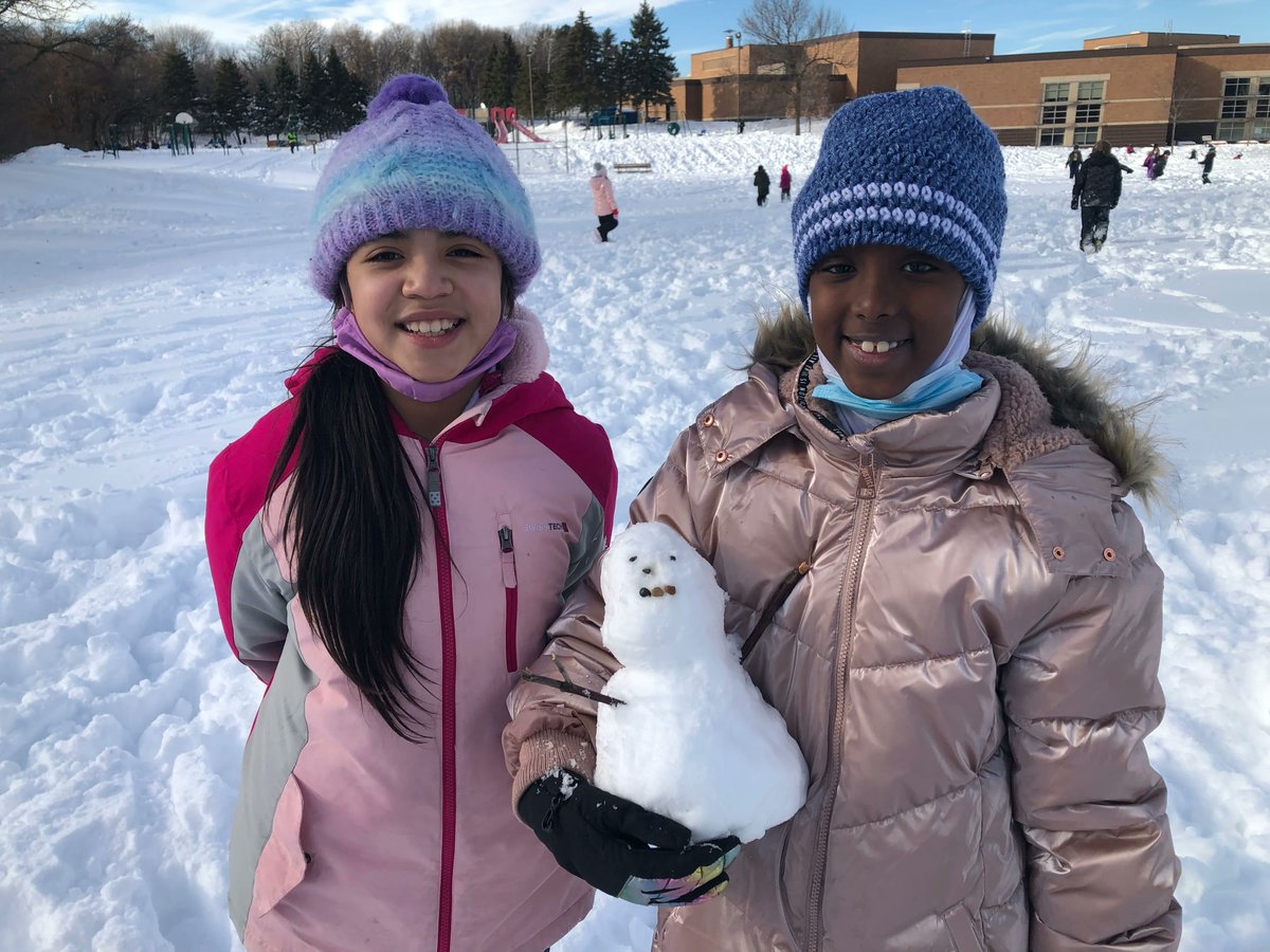 OakRidgeMagnet's tweet photo. Snowman building during outdoor play today! ⛄️ https://t.co/OAeTQY27eo