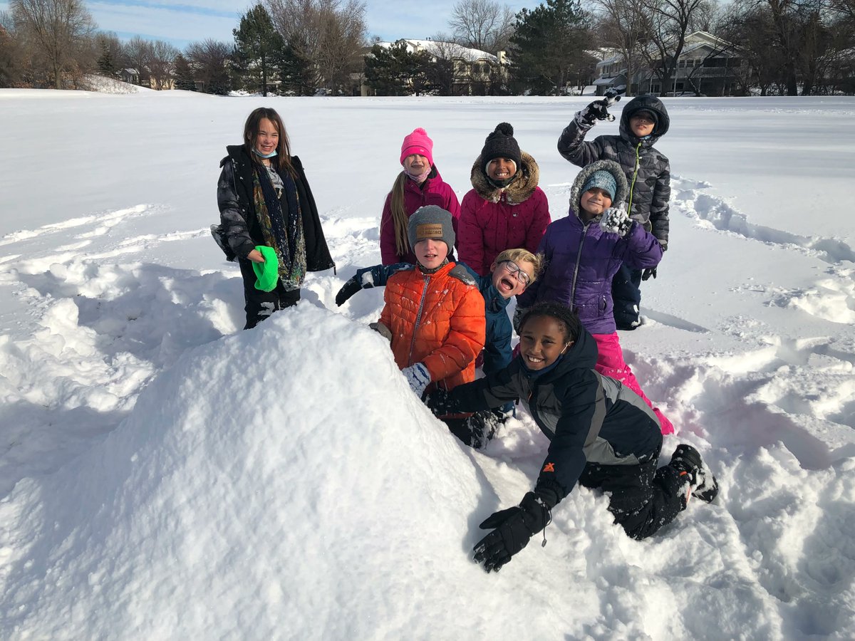 OakRidgeMagnet's tweet photo. Snowman building during outdoor play today! ⛄️ https://t.co/OAeTQY27eo