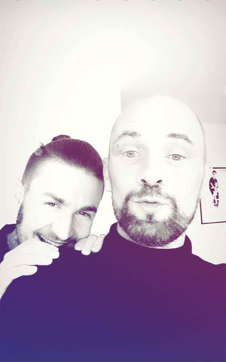 PommeGregory's tweet photo. Le pire c’est qu’il a même pas honte de se moquer de moi #gayToulouse #gayfrance #CoupleGoals #gay #couplegay #LGBTQ #transvisibility #FTM #FTMtrans #gaylife https://t.co/nfm2410V4s