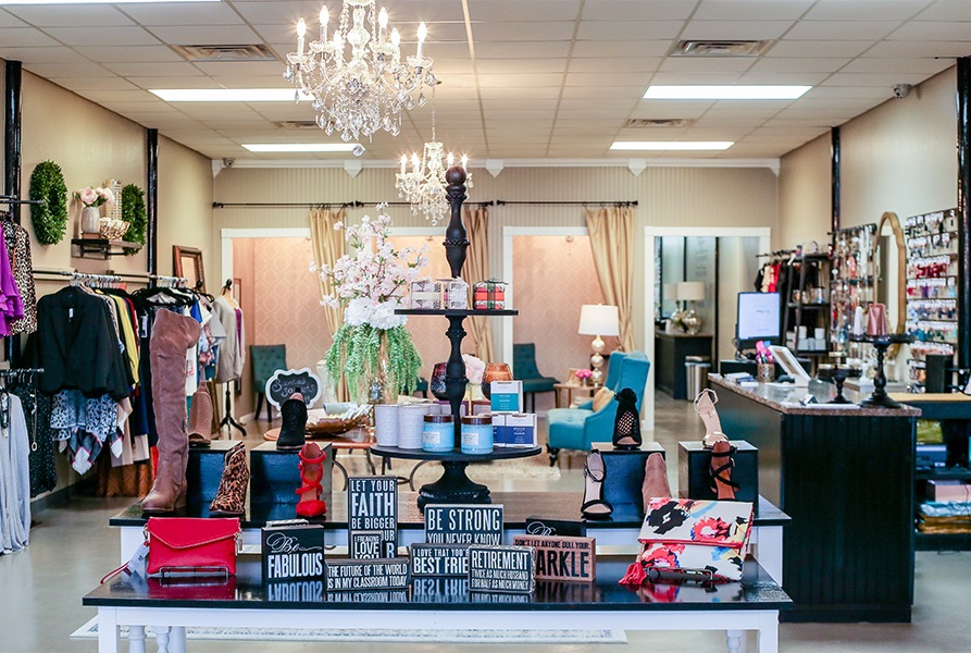 RCLakeLiving's tweet photo. For stylish one-of-a-kind pieces, shop the Pink Peony in downtown Corsicana! 👉https://t.co/ylHI0ofTrx 

#christmas #christmasday #christmas2021 #holidays #happyholidays #holidayseason #seasonsgreeting #smallbusiness #localbusiness #fashion #shopping #giftideas #boutique https://t.co/L1urVibd74