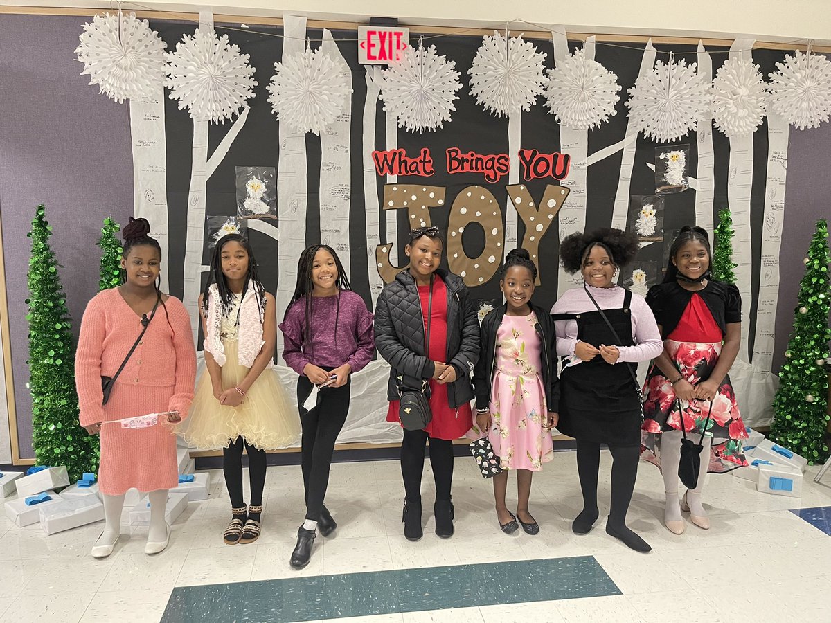 J_Nik7's tweet photo. @mrstabharris @CHISDCP @DrXavierLewis @MerileeBarring2 @ChcpPta They were sooo pretty 😍 https://t.co/lkMfVlhCgn