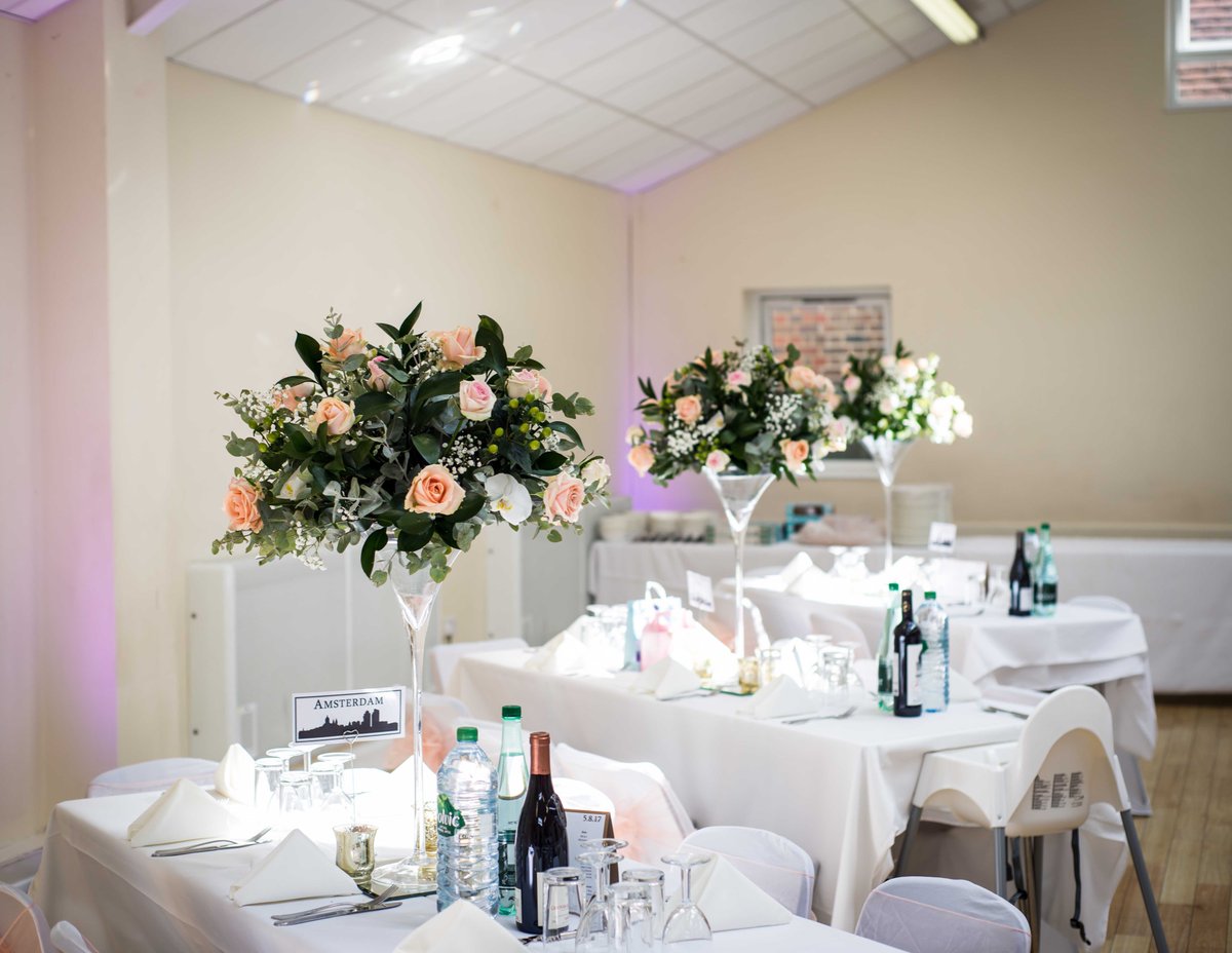 FlorissaDesigns's tweet photo. Reminiscing on this timeless peach and blush pink wedding we designed with the perfect amount of greenery. #floraldesign #wedding #Flowers  #weddingseason https://t.co/FlmL8k4KFN