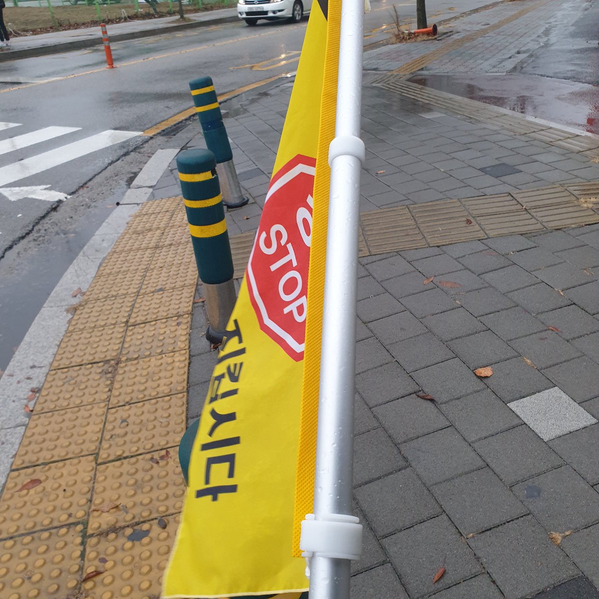 비오는데 봉사 왜하는지 모르겠어요 추어여(;´༎ຶД༎ຶ`)(;´༎ຶД༎ຶ`)